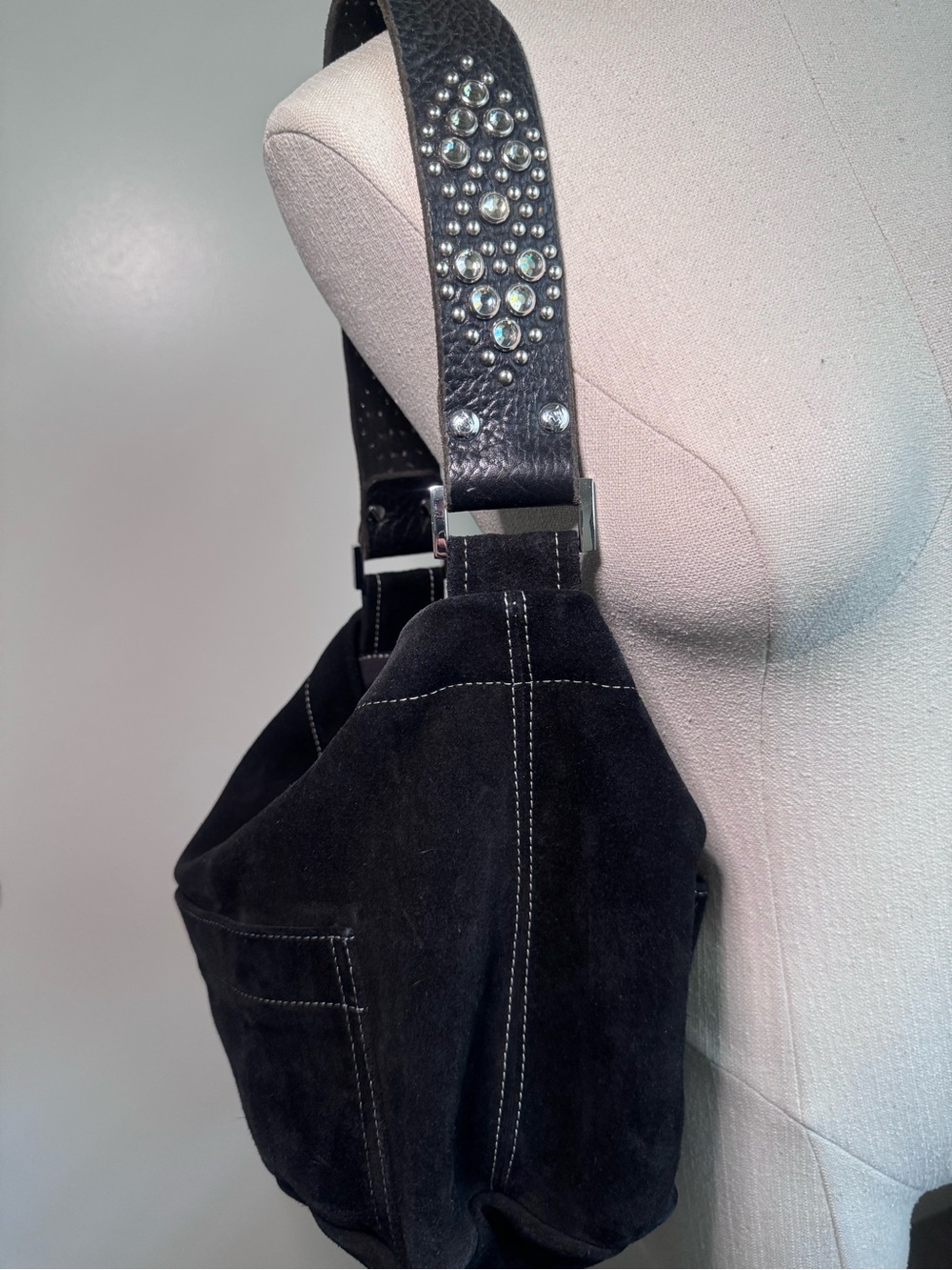 Tylie Malibu Black Studded Strap Suede Hobo Bag Y2K - Picture 2 of 16